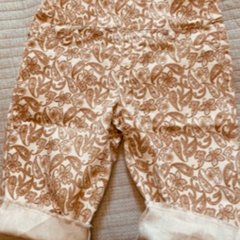 DG2 Stretch pull on Bermuda shorts with Gold n White pattern